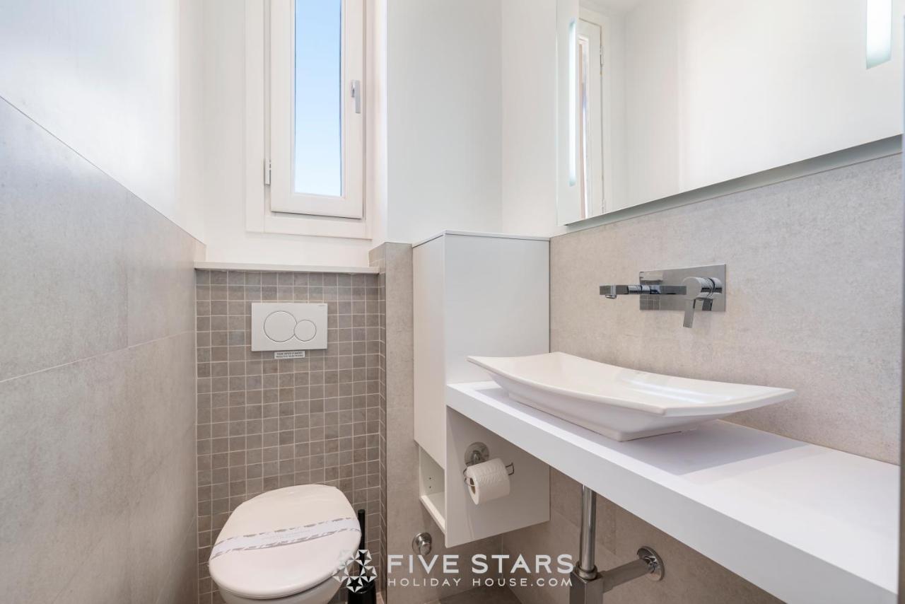 Versailles Five Stars House